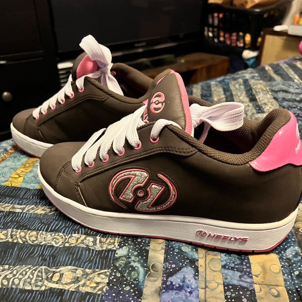 Adult Women’s Heelys Wheel Sneakers